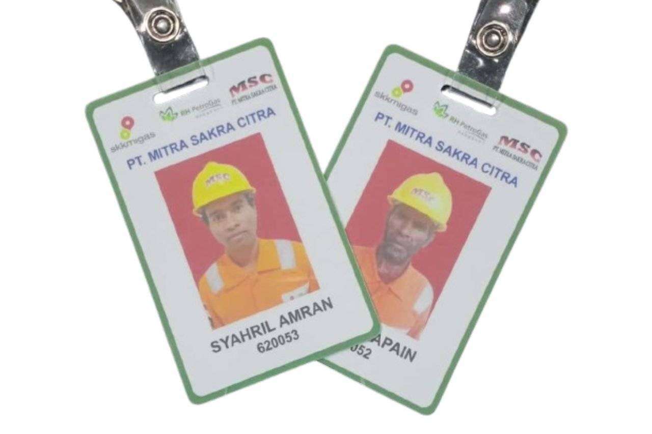 Mockup Produk Nametag Karyawan 1280x853 1 Mockup Produk Nametag Karyawan 1280x853 1 Pesona Grafindo